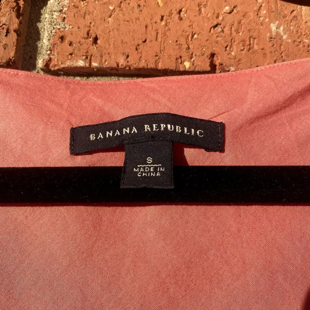 Banana Republic pink cotton sleeveless blouse